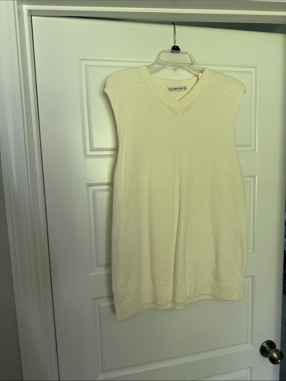 Abercrombie & Fitch Cream Sleeveless V-Neck Sweater